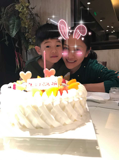 安吉和妈妈胡可